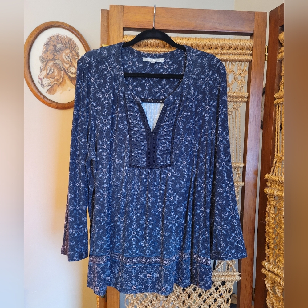 Daniel Rainn Black and Blue Patterned Blouse